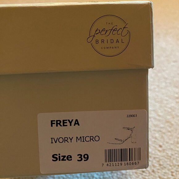 Perfect Bridal Freya Ivory Suede Two Part Block Heel NIB Size 8 (EU 39) - Picture 6 of 7